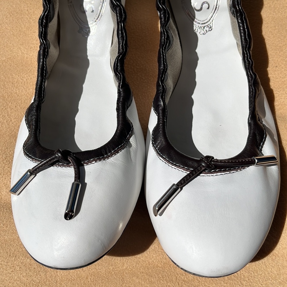 Tod’s White and Black Dee Laccetto Ballerina Flats - Picture 7 of 13